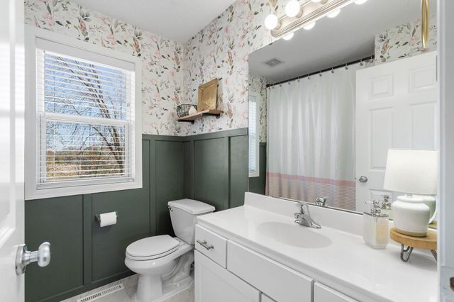 668 Newberry Lane, Chaska, MN 55318