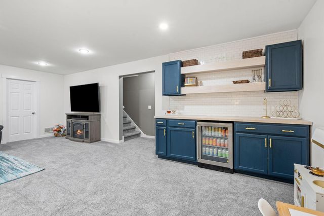 668 Newberry Lane, Chaska, MN 55318