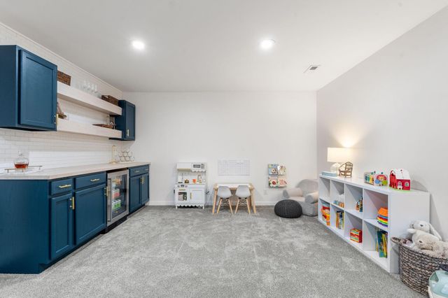 668 Newberry Lane, Chaska, MN 55318