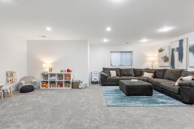 668 Newberry Lane, Chaska, MN 55318