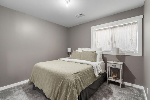 668 Newberry Lane, Chaska, MN 55318