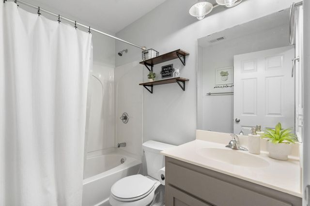 668 Newberry Lane, Chaska, MN 55318