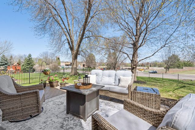 668 Newberry Lane, Chaska, MN 55318