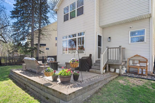 668 Newberry Lane, Chaska, MN 55318