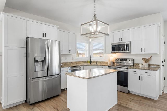 668 Newberry Lane, Chaska, MN 55318