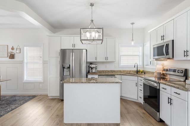 668 Newberry Lane, Chaska, MN 55318