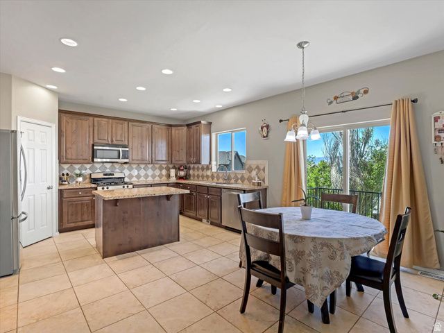 1937 W SHADOW WOOD DR, Lehi, UT 84048