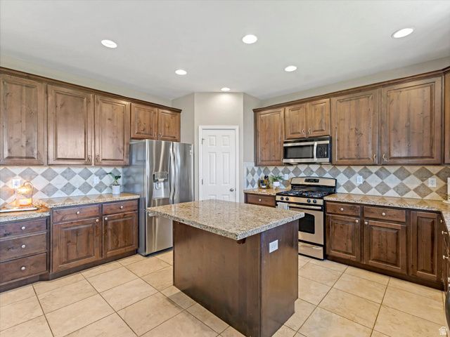 1937 W SHADOW WOOD DR, Lehi, UT 84048