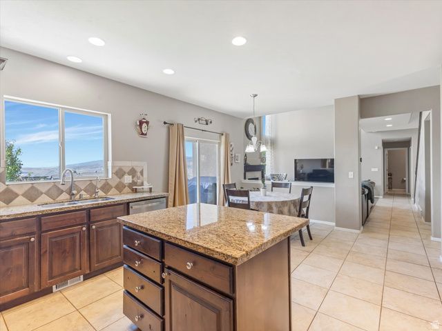 1937 W SHADOW WOOD DR, Lehi, UT 84048