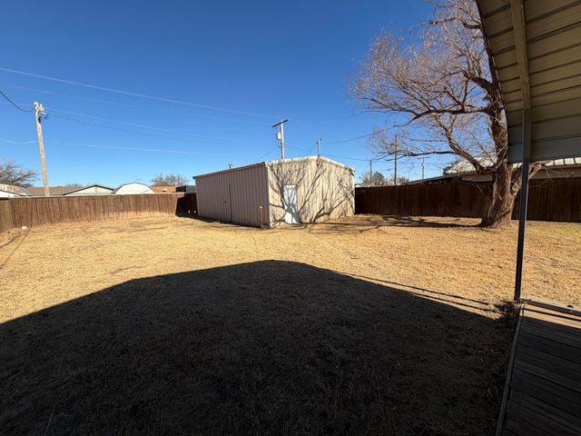 1010 W Hockley Street, Slaton, TX 79364