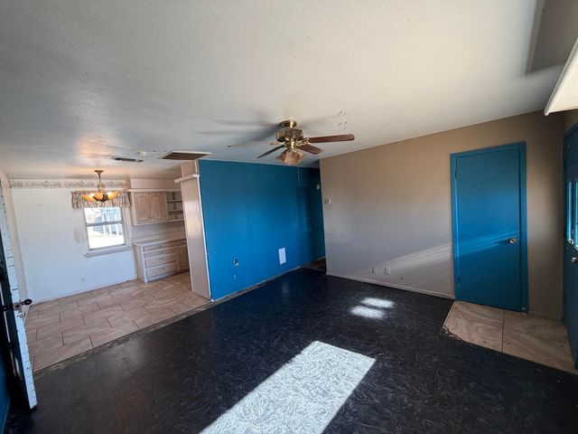 1010 W Hockley Street, Slaton, TX 79364