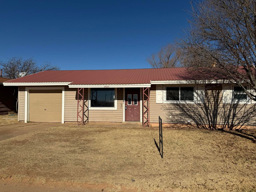 1010 W Hockley Street, Slaton, TX 79364
