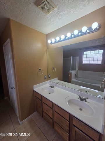2537 Tierra Grande Court, Las Cruces, NM 88011