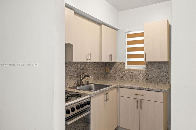 3211 NW 13th Ter 3211, Miami, FL 33125