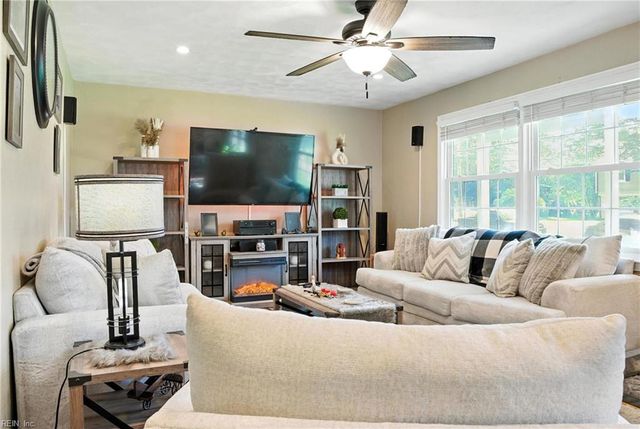 435 Dauphin LN, Virginia Beach, VA 23452