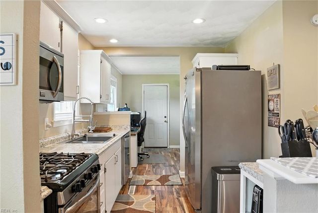 435 Dauphin LN, Virginia Beach, VA 23452