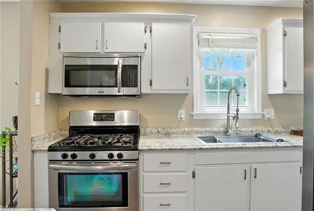 435 Dauphin LN, Virginia Beach, VA 23452