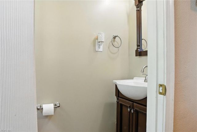 435 Dauphin LN, Virginia Beach, VA 23452