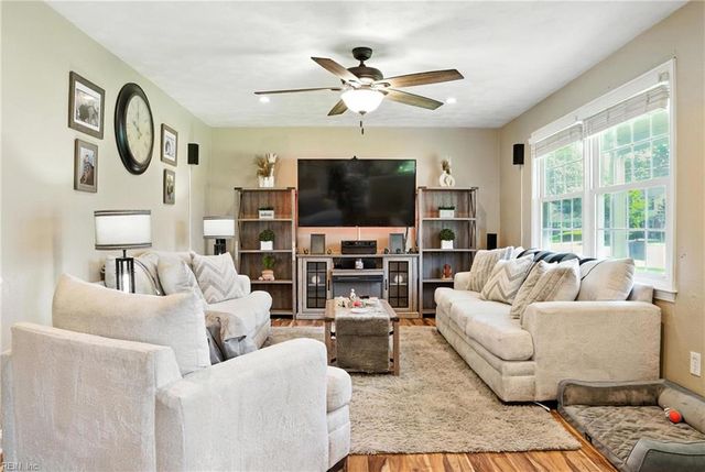 435 Dauphin LN, Virginia Beach, VA 23452