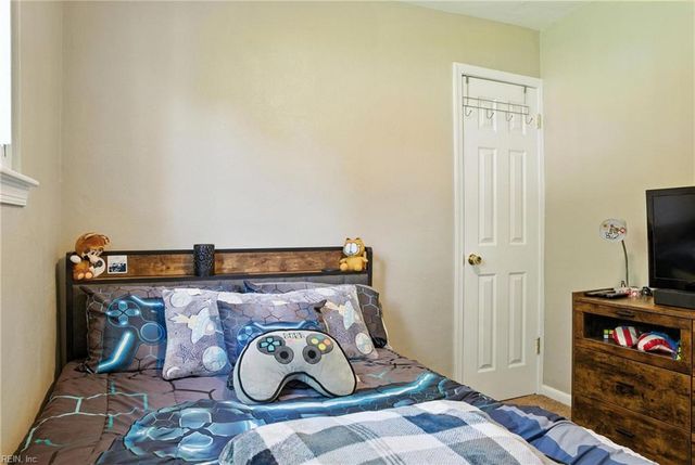 435 Dauphin LN, Virginia Beach, VA 23452