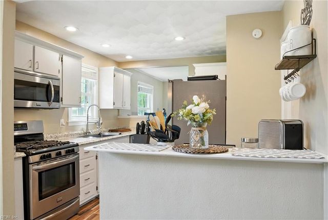 435 Dauphin LN, Virginia Beach, VA 23452