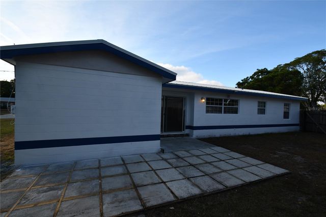 2255 LESLEE LAKE DRIVE N, St Petersburg, FL 33713