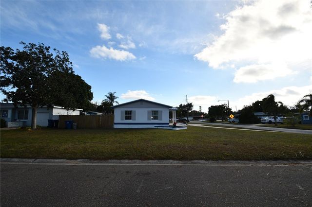 2255 LESLEE LAKE DRIVE N, St Petersburg, FL 33713