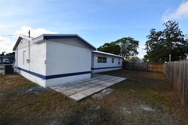 2255 LESLEE LAKE DRIVE N, St Petersburg, FL 33713