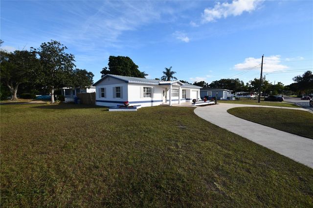 2255 LESLEE LAKE DRIVE N, St Petersburg, FL 33713