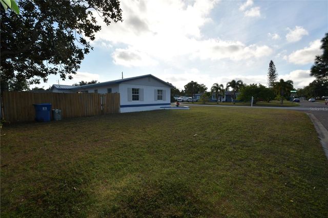 2255 LESLEE LAKE DRIVE N, St Petersburg, FL 33713