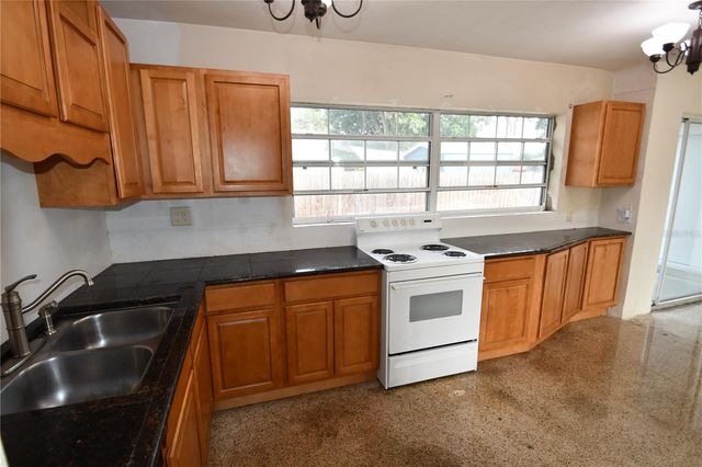 2255 LESLEE LAKE DRIVE N, St Petersburg, FL 33713