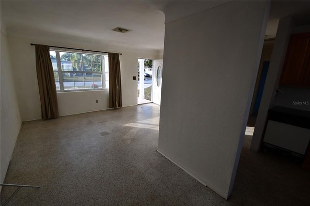 2255 LESLEE LAKE DRIVE N, St Petersburg, FL 33713