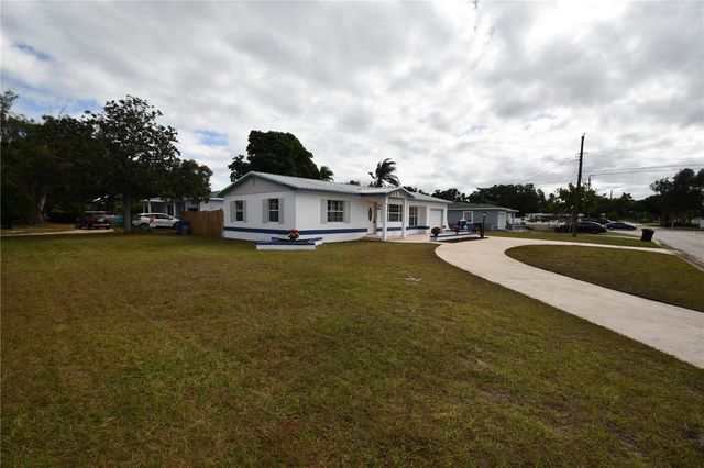 2255 LESLEE LAKE DRIVE N, St Petersburg, FL 33713