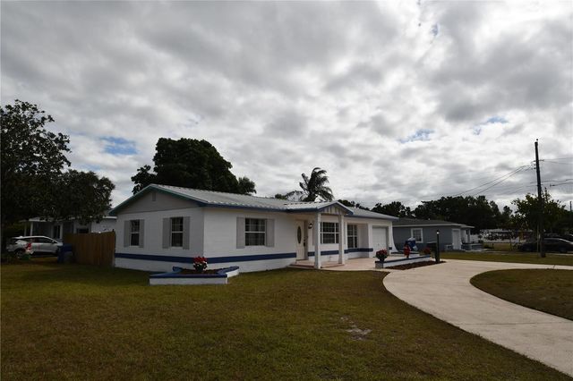 2255 LESLEE LAKE DRIVE N, St Petersburg, FL 33713