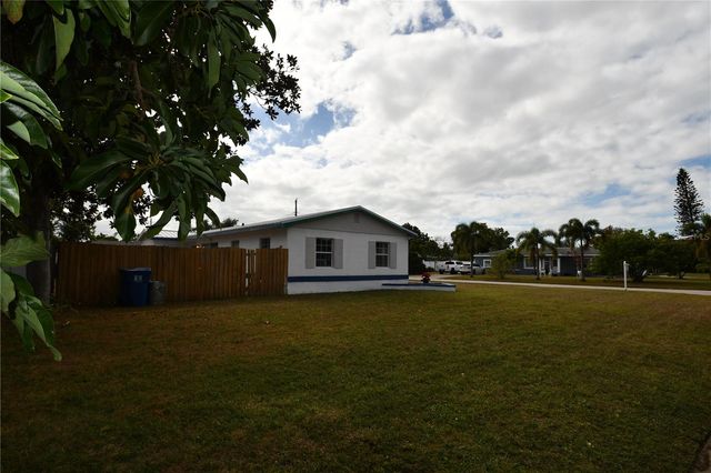 2255 LESLEE LAKE DRIVE N, St Petersburg, FL 33713