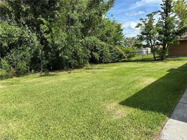 8 Roanoke DR, Fort Myers, FL 33905