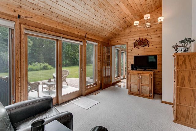 3040 WINDFIELD DRIVE, Neenah, WI 54956
