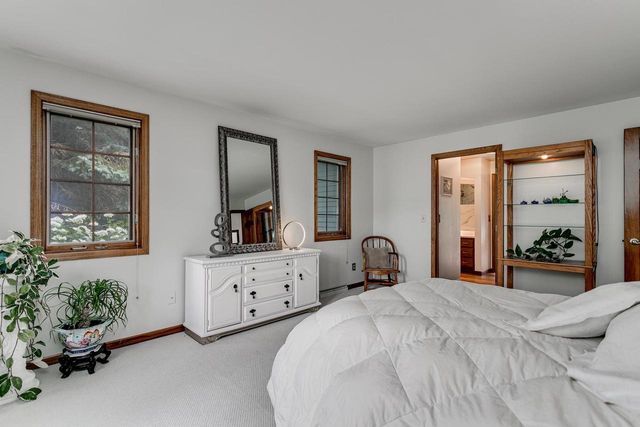 3040 WINDFIELD DRIVE, Neenah, WI 54956