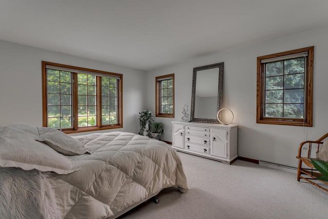 3040 WINDFIELD DRIVE, Neenah, WI 54956