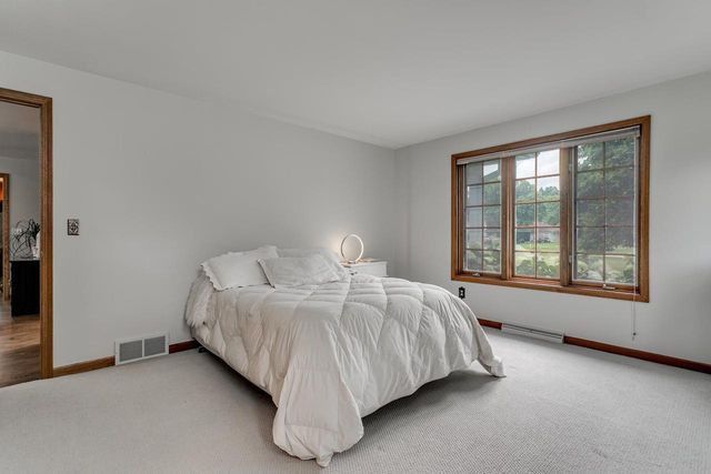3040 WINDFIELD DRIVE, Neenah, WI 54956