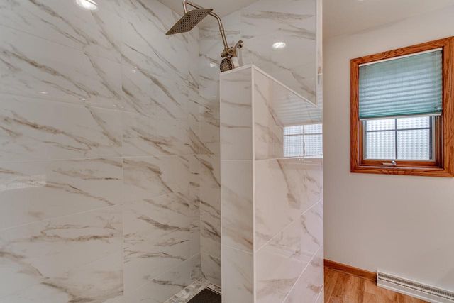 3040 WINDFIELD DRIVE, Neenah, WI 54956