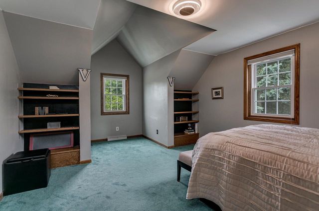 3040 WINDFIELD DRIVE, Neenah, WI 54956