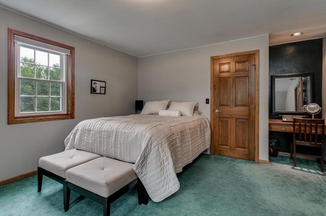 3040 WINDFIELD DRIVE, Neenah, WI 54956
