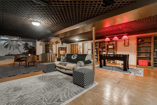 3040 WINDFIELD DRIVE, Neenah, WI 54956