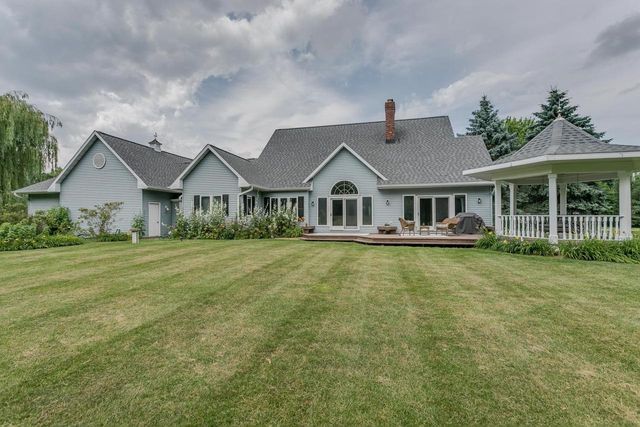 3040 WINDFIELD DRIVE, Neenah, WI 54956