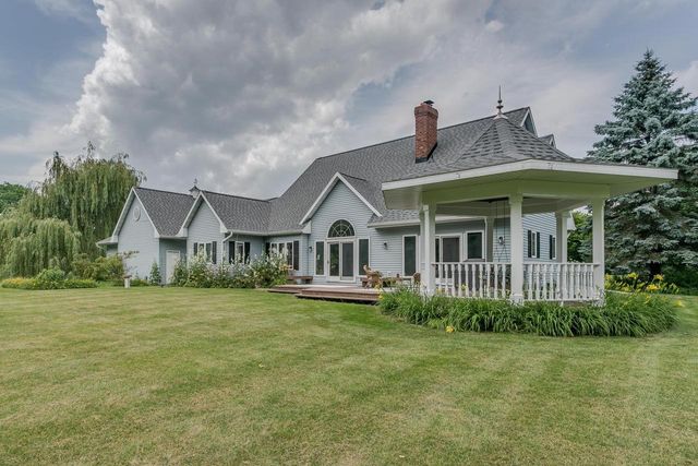 3040 WINDFIELD DRIVE, Neenah, WI 54956