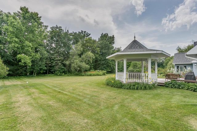 3040 WINDFIELD DRIVE, Neenah, WI 54956