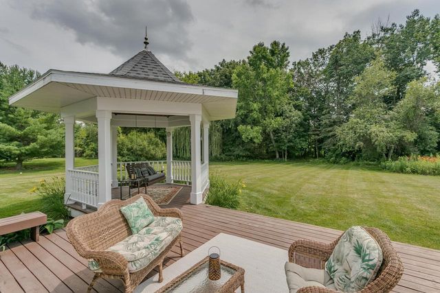 3040 WINDFIELD DRIVE, Neenah, WI 54956