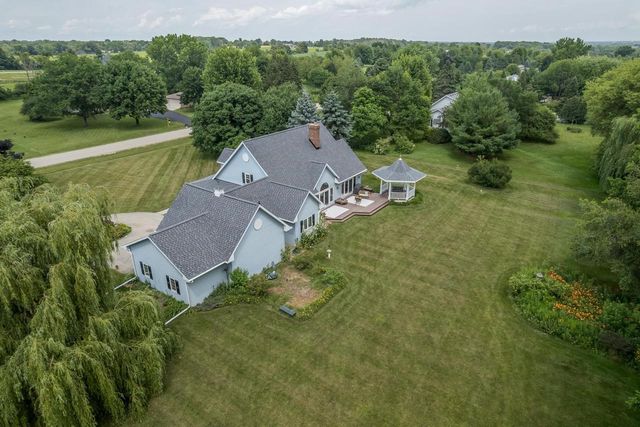 3040 WINDFIELD DRIVE, Neenah, WI 54956