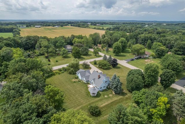 3040 WINDFIELD DRIVE, Neenah, WI 54956